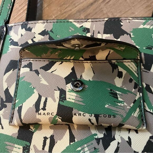 Marc by Marc Jacobs Metropoli Brush Tips Studs Travel Tote, Dark Moss Multi EUC - Picture 5 of 14